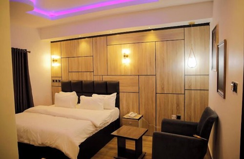 Igando Hotel | B & C Dyamond Hotel and Suites