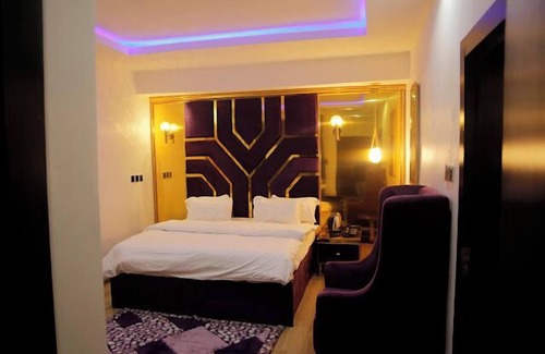 Igando Hotel | B & C Dyamond Hotel and Suites