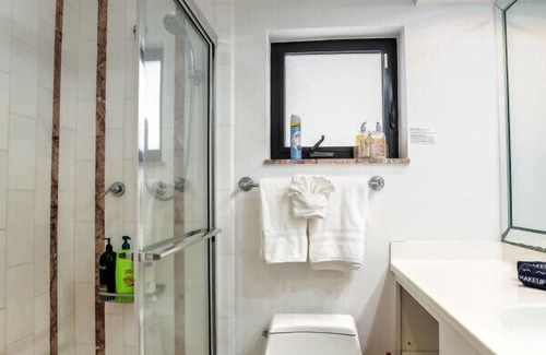 Hendricks and Venice Isles Apartment | B efficiency Off Las Olas on the water free kayaks