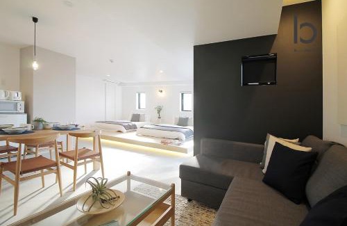 Hiroshima City Centre Apartment | b hotel Heiwaodori 702 - Huge Apt in Famous Hiroshima Dori for 6p