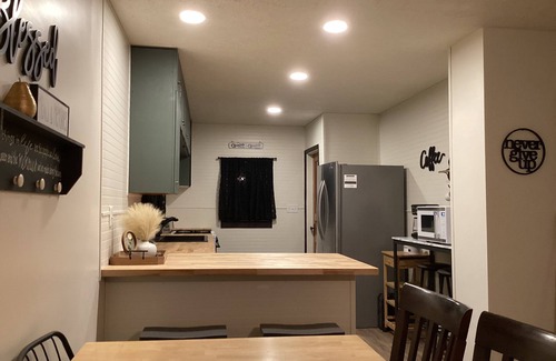 Ord House | 'B' Our Guest. A cozy 3-bedroom & 2 bath house with ac and Wi-Fi