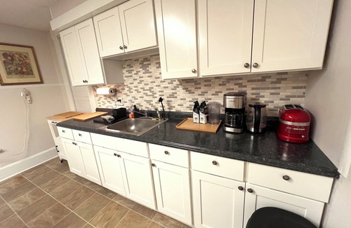 The Hill Apartment | B1 - Walk to YALE Hospital 2