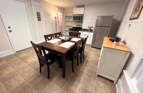 The Hill Apartment | B1 - Walk to YALE Hospital 2