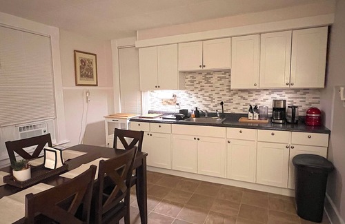The Hill Apartment | B1 - Walk to YALE Hospital 2
