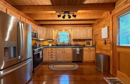Conway Apartment | Babbling Brook | Modern Cabin with Pond Access