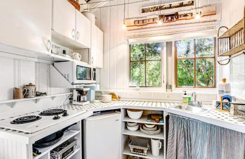 Saint Simons Island Hotel | Baby Breezy Tree House