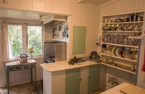 Rangitoto Island Cottage | Bach 114.