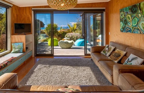 Marahau Cottage | Bach 7 by The Sea - Marahau Holiday Home