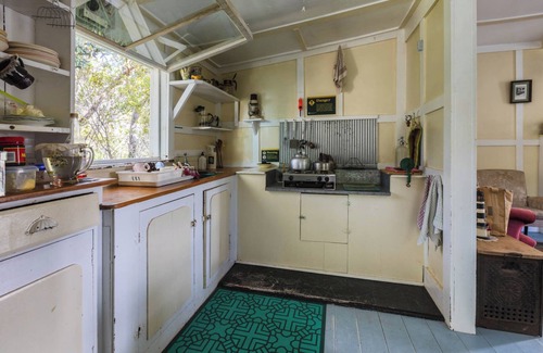 Rangitoto Island Cottage | Bach 78 Islington Bay, Rangitoto Island