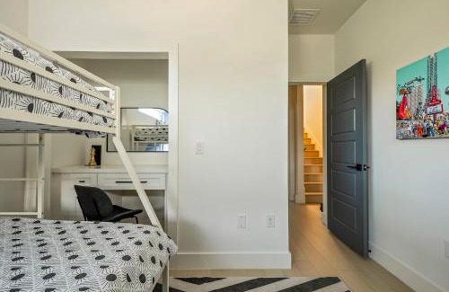 Swede Hill House | Bach & Bubbly House - 5BR, Pool, Gym & Glam Room