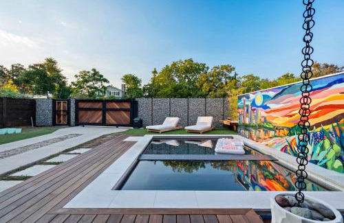 Swede Hill House | Bach & Bubbly House - 5BR, Pool, Gym & Glam Room