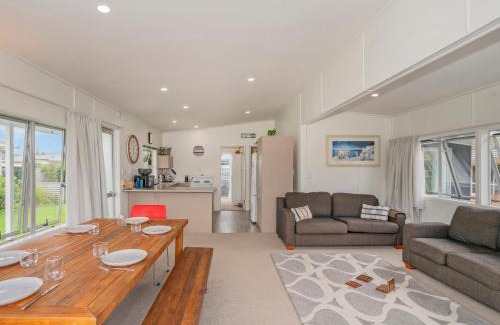 Whangamata House | Bach Life on Seabreeze - Whangamata Holiday Home