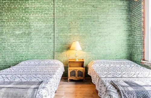 Downtown St. Louis Hotel | Bachelor, Bachelorette, Teams or Large Groups! Large 2 Bedroom Apt, Sleeps 12.