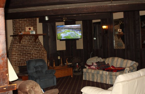 Arco House | Bachelor/hunting lodge