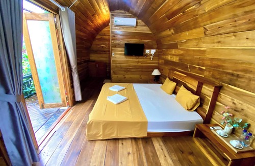 Cat Hai Hotel | Backpackers