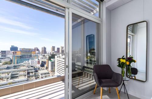 Cape Town City Centre Apartment | Backup-Powered Luxury City View Retreat