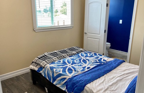 Harbor Gateway South House | Backyard Guest House