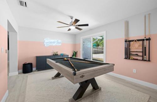 Seminole House | Backyard Oasis w Sand Volleyball Mins to Beach