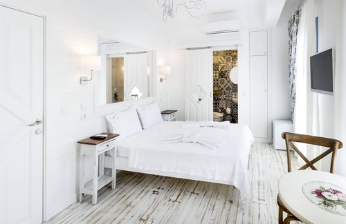 Bozcaada Hotel | Bademlik Otel
