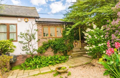 Hastings House | Badgers Den - Covehurst Bay Holiday Cottage