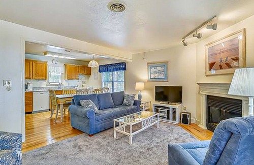 Bethany Beach House | Bahamas Beach Cottages house w/private washer and dryer & WiFi - close to beach