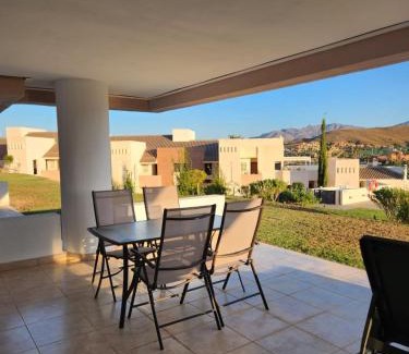 Vera Apartment | Bajo con vistas a la piscina en Valle del Este Golf
