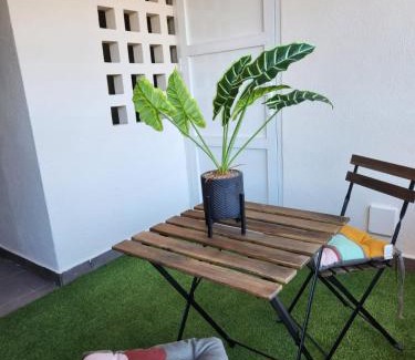 Vera Apartment | Bajo con vistas a la piscina en Valle del Este Golf