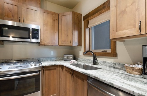 Whitefish Condo | Baker Loft 202 - Stunning Condo in the heart of Downtown! Private Hot tub!!