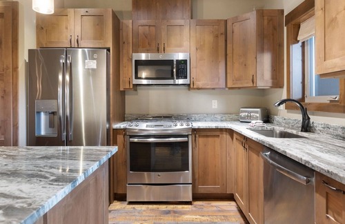 Whitefish Condo | Baker Loft 202 - Stunning Condo in the heart of Downtown! Private Hot tub!!