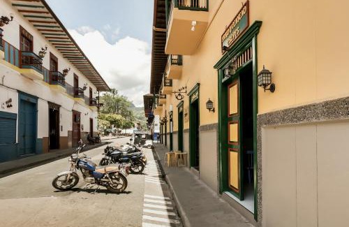 Jardin Hotel | Balcones del Parque Jardin