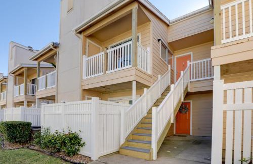 Galveston Apartment | Balcony and Pool Access Condo in Galveston!