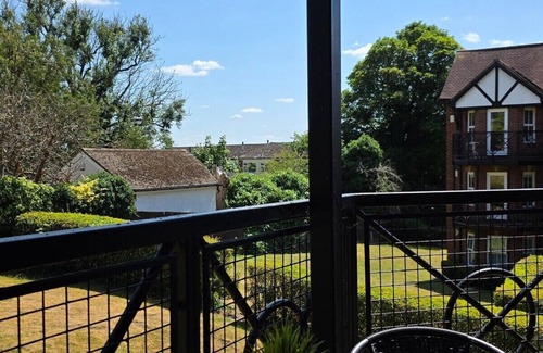 High Wycombe Apartment | Balcony Apartment | Near Station
