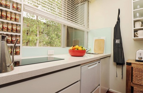 Fitzroy Apartment | Balcony,BBQ,Pets,Parking,Central Heating,St Vincent's Hospital 550m