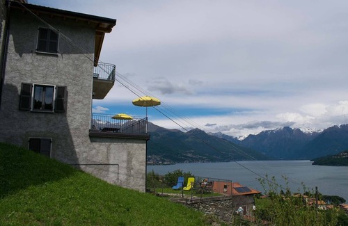Calozzo House | Balcony on Lake Pianello