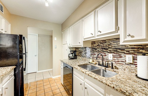 North San Antonio - SAT Condo | Balcony, Walk to Hospital: Condo in San Antonio