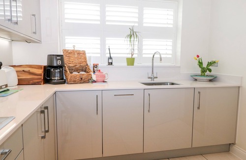 Hartley Wintney House | BALDWIN CLOSE, character holiday cottage in Hartley Wintney