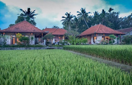 Kutuh Kaja Villa | Bali style villa 5 minutes from ubud center!