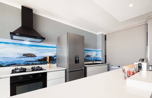 Shaka's Rock Apartment | Ballito Beachfront Retreat - No Loadshedding