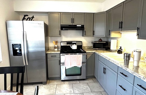 La Mesa Apartment | BALLOON FESTIVAL experience ABQ in style newly renovated 2BD/1BA apartment