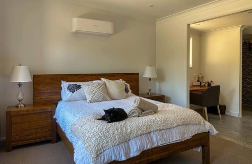 Ballandean Other | Balmurray house is a stylish farmhouse perfect for large families or groups.
