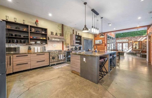 Logan Heights Apartment | Bamboo Loft 6BR: Sleeps 24 in Downtown SAN