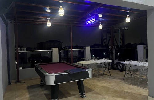 Surulere Apartment | Bamgbose Apartments - Sleeps 2 - Parking - Wifi