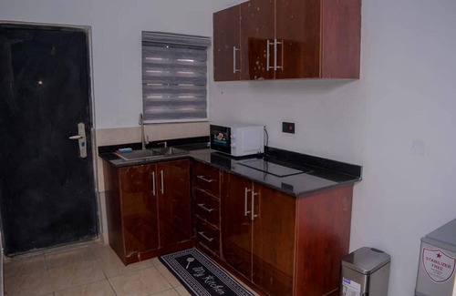 Surulere Apartment | Bamgbose Apartments - Sleeps 2 - Parking - Wifi