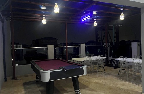 Surulere Apartment | Bamgbose Apartments - Sleeps 2 - Parking - Wifi
