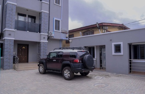 Surulere Apartment | Bamgbose Apartments - Sleeps 2 - Parking - Wifi