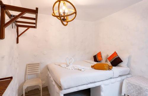 Wua Lai Hotel | Banana House