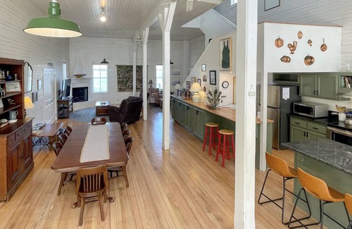 Bandon House | Bandon Historic River House in Old town Bandon with amazing views!