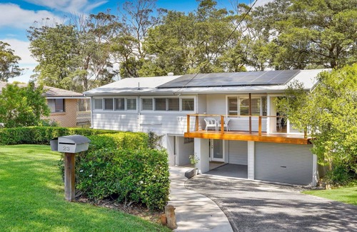 Wamberal House | BANKSIA HOUSE | pool, wifi | Accom Holidays