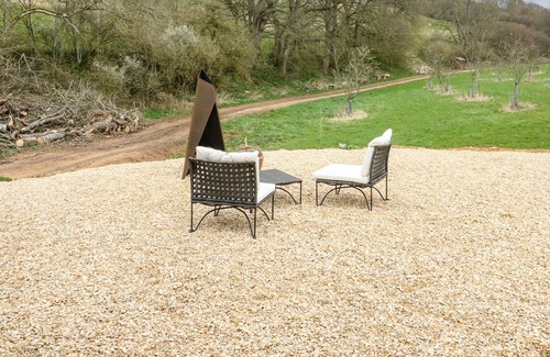 Whittington Cottage | BANTAM HOUSE 1, romantic, with a garden in Cheltenham