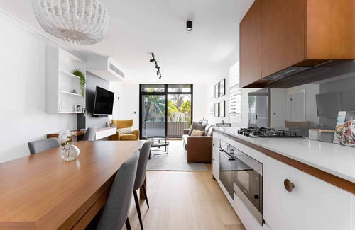 Millers Point Apartment | Barangaroo Park - Two Bedroom Apartment (1 King & 1 Queen)